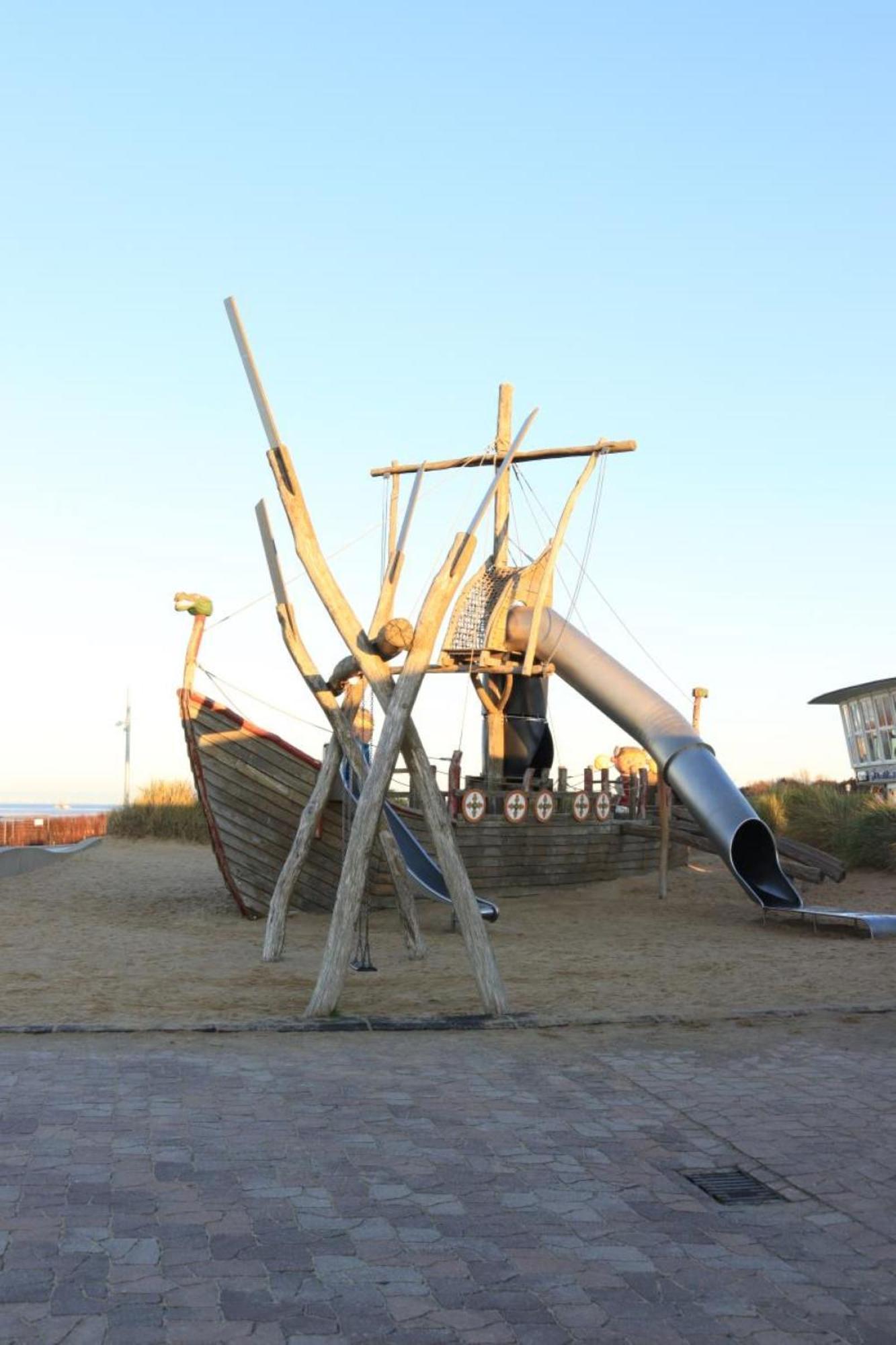 Ferienwohnung Mit Seeblick Und Schwimmbadnutzung In Cuxhaven Exterior photo